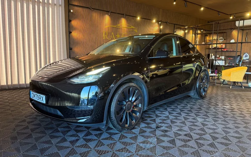 Tesla Model Y Performance Dual Motor AWD