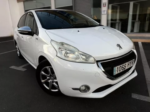 PEUGEOT 208 208 1.2 VTi Style