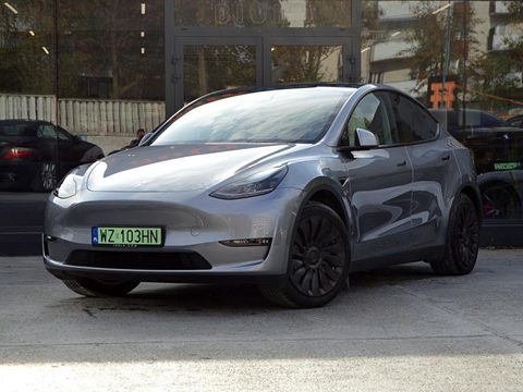 TESLA MODEL Y 2024