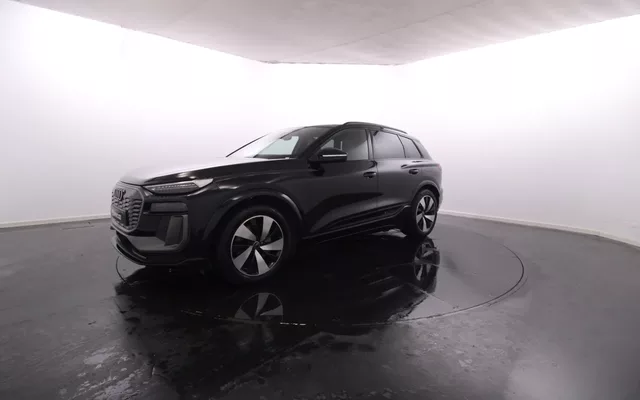 Audi Q6 e-tron 55 quattro / Vidros Escurecidos / Cam. Traseira / LED / JLL20 / Bat. 100 kWh