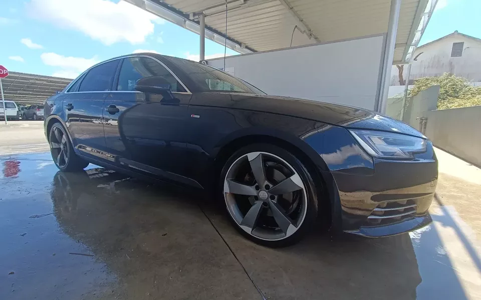 Audi A4 2.0 TDI S-line