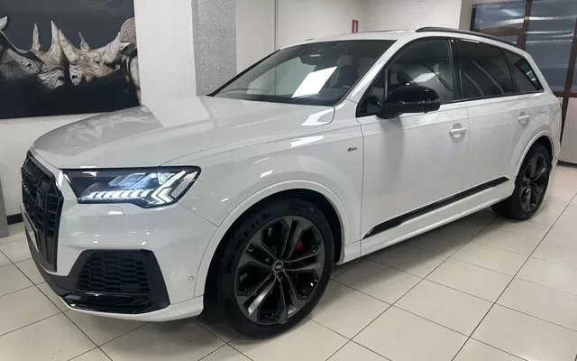 AUDI Q7 Q7 60 TFSIe S line plus quattro tiptronic