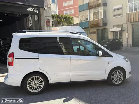 Ford Tourneo Courier 1.5 TDCi Titanium