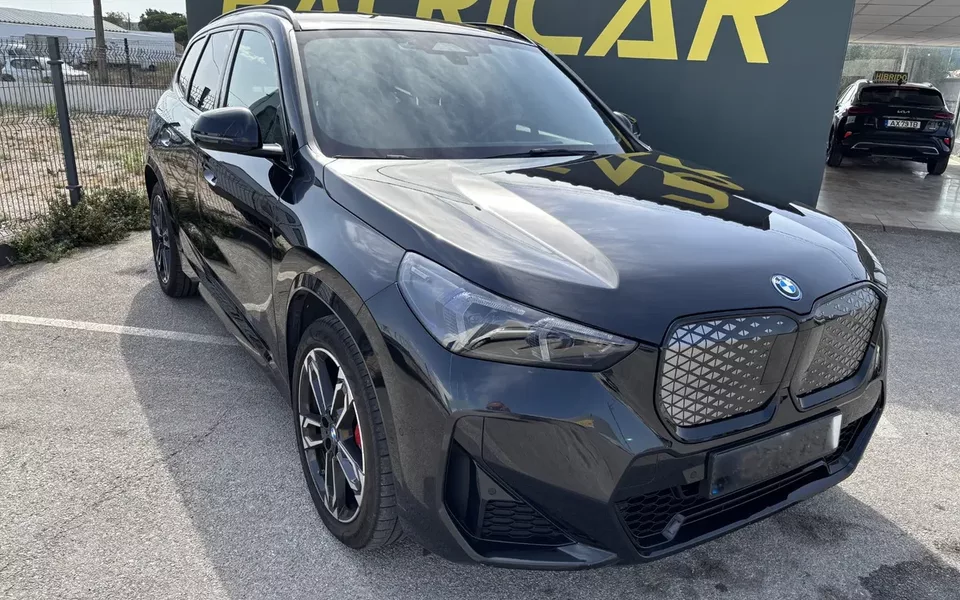 BMW iX1 eDrive20 Pack Desportivo M Pro