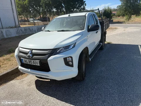 Mitsubishi L200 2.3 DI-D Club Invite Strakar Look 4WD