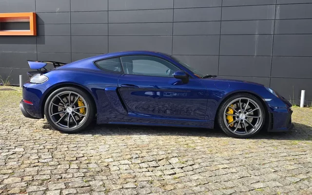 Porsche 718 Cayman GT4