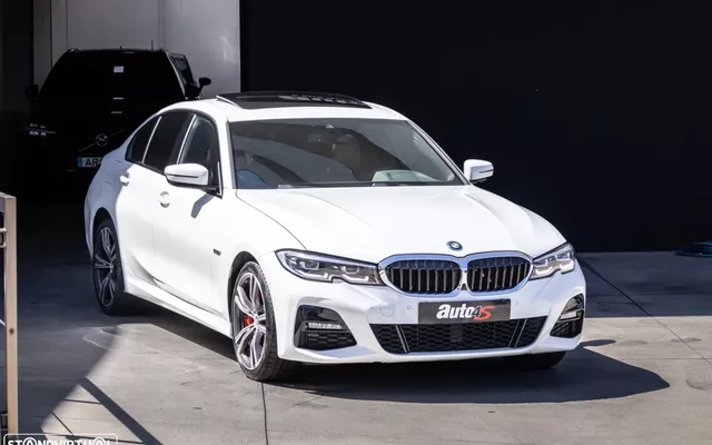 BMW 330 e Pack Desportivo M Pro Auto