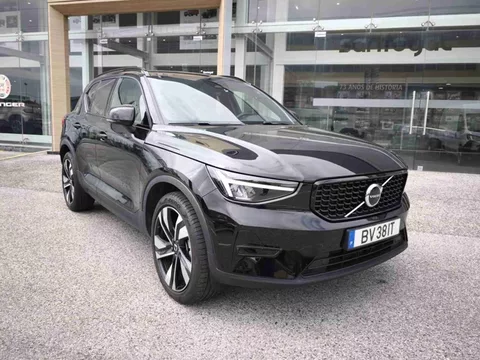 VOLVO - XC40 - XC40 2.0 B3 Plus Dark