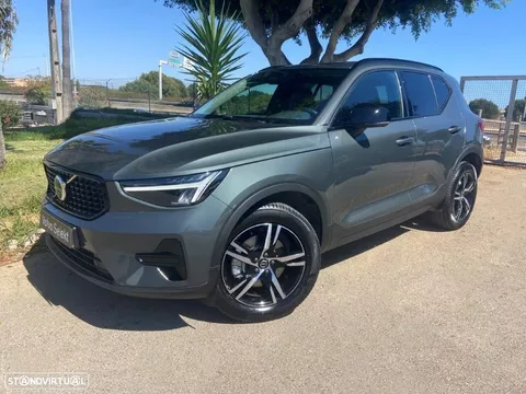 Volvo XC 40 2.0 B3 Plus Dark
