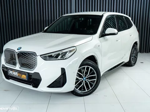 BMW iX1 eDrive20 Pack Desportivo M
