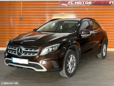 Mercedes-Benz GLA 220 4Matic 7G-DCT