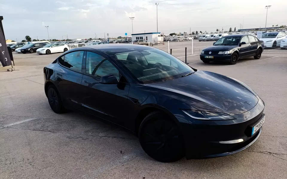 Tesla Model 3 Tração Traseira