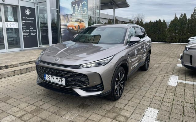 MG HS 2025