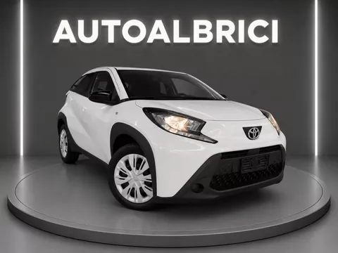TOYOTA Aygo X 1.0 VVT-i 72 CV ACTIVE KM0 km 0 Benzina Bianco pastello
