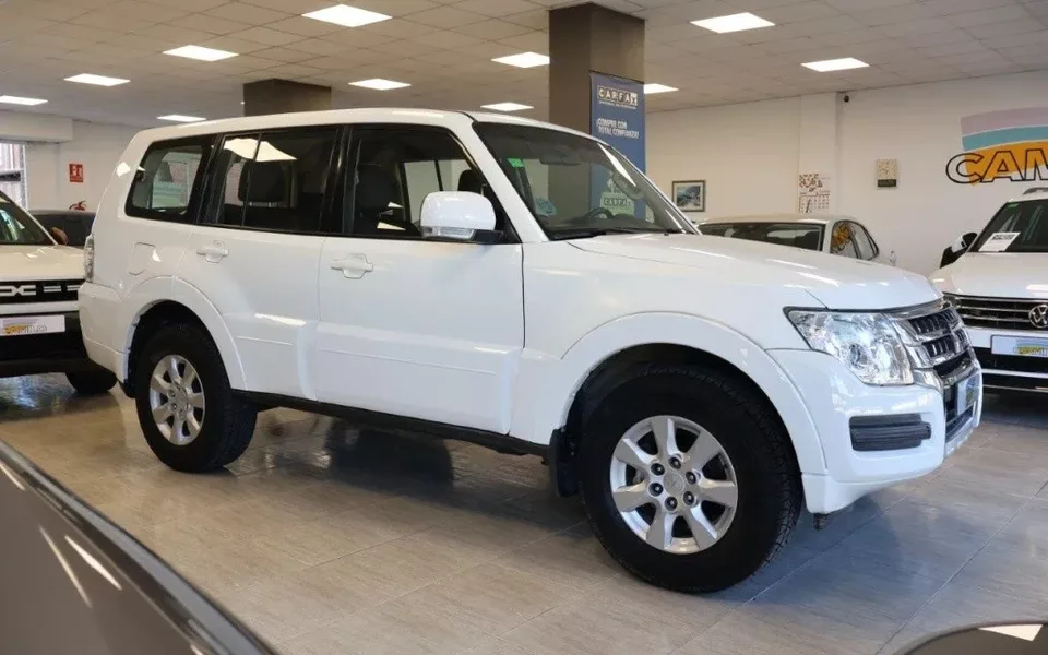 MITSUBISHI Montero Montero 3.2DI-D Spirit 5AT 190
