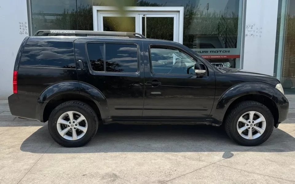 NISSAN Pathfinder Pathfinder 2.5dCi SE