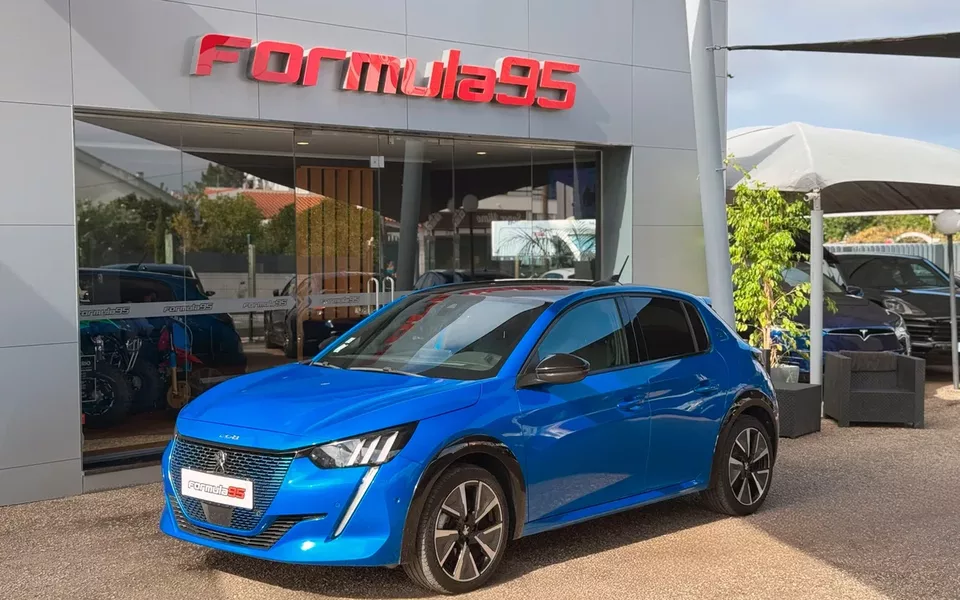 Peugeot e-208 GT