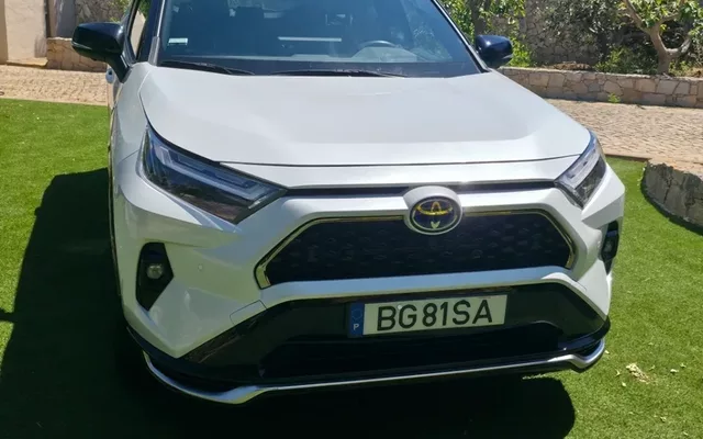 Toyota RAV4 2.5 HDF Lounge AWD-i