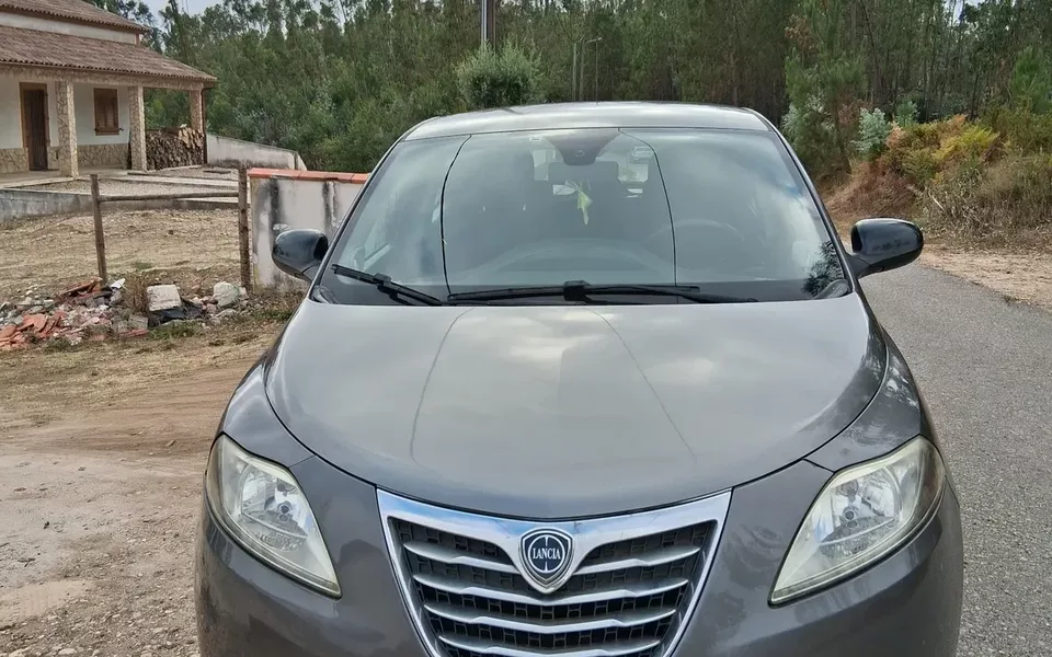 Lancia Ypsilon