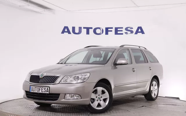 Skoda Octavia 1.6 TDI COMBI 105CV 5P # NAVY, PARKTRONIC
