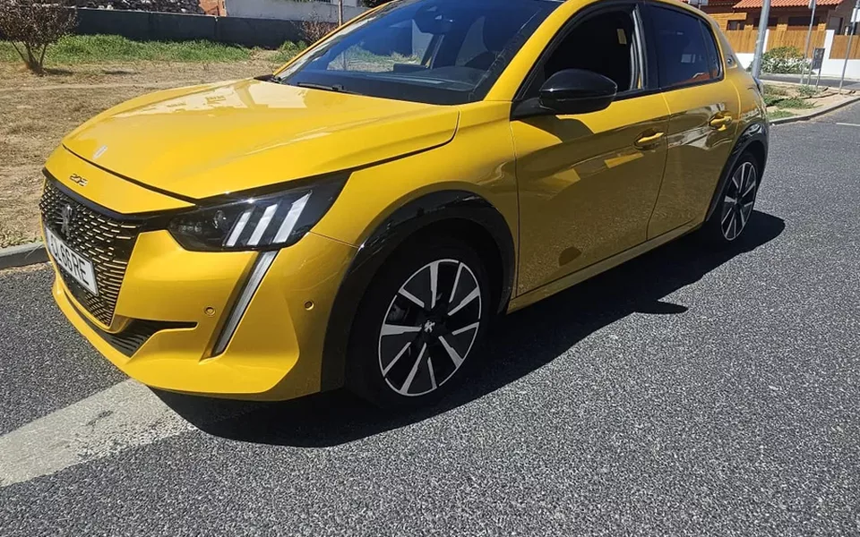 Peugeot e-208 50 kWh GT