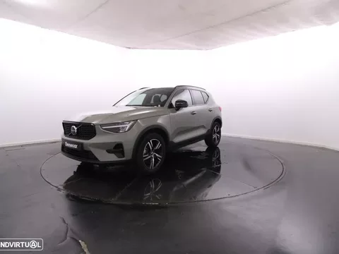 Volvo XC 40 2.0 B3 Plus Dark