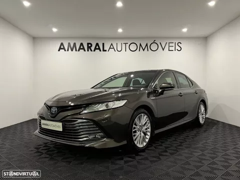Toyota Camry 2.5 Hybrid Luxury