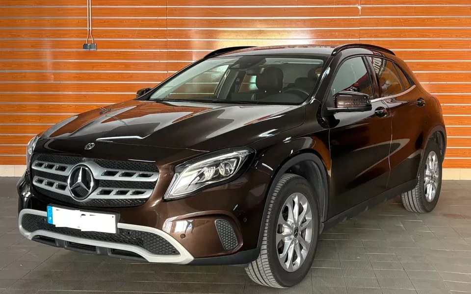 Mercedes-Benz GLA 220 4Matic 7G-DCT