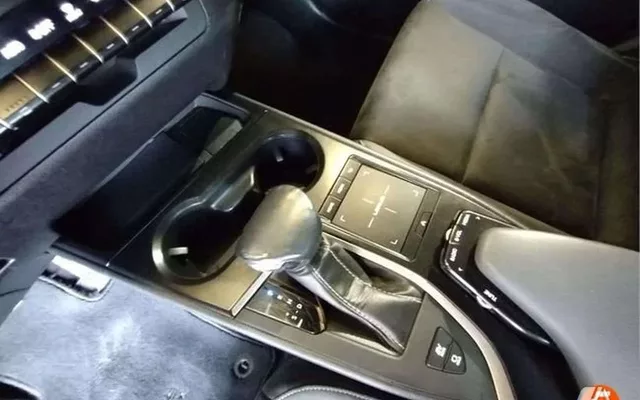 LEXUS UX 2.0 250h Business