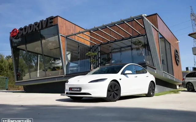 Tesla Model 3 Tração Traseira