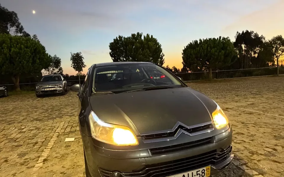 Citroën C4 1.6 HDi 110 by Loeb
