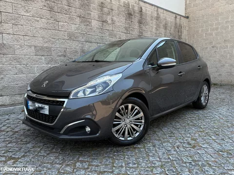 Peugeot 208 1.2 PureTech Signature