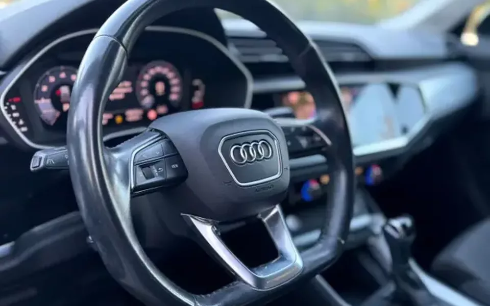 Audi Q3 2020 TFSI SE Business S tronic
