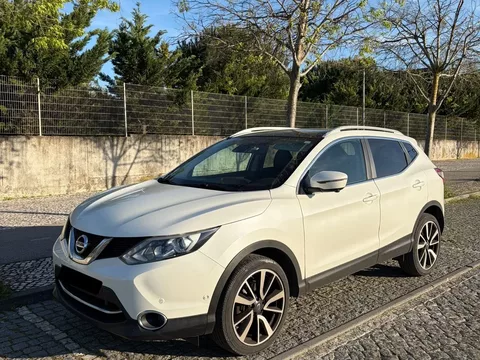 Nissan Qashqai 1.5 dCi Tekna Pele