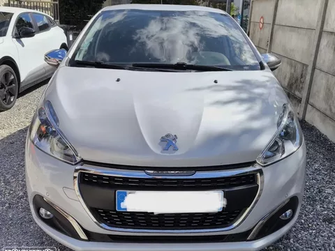 Peugeot 208 PureTech 82 Allure