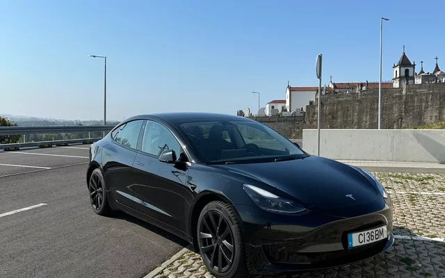 Tesla Model 3 Tração Traseira