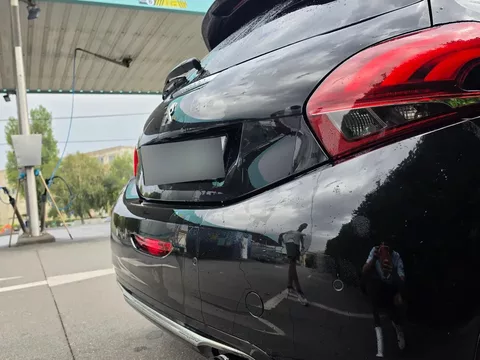Peugeot 208 GTI 200 THP
