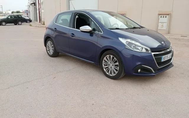 PEUGEOT 208 208 1.6BlueHDi Style 100