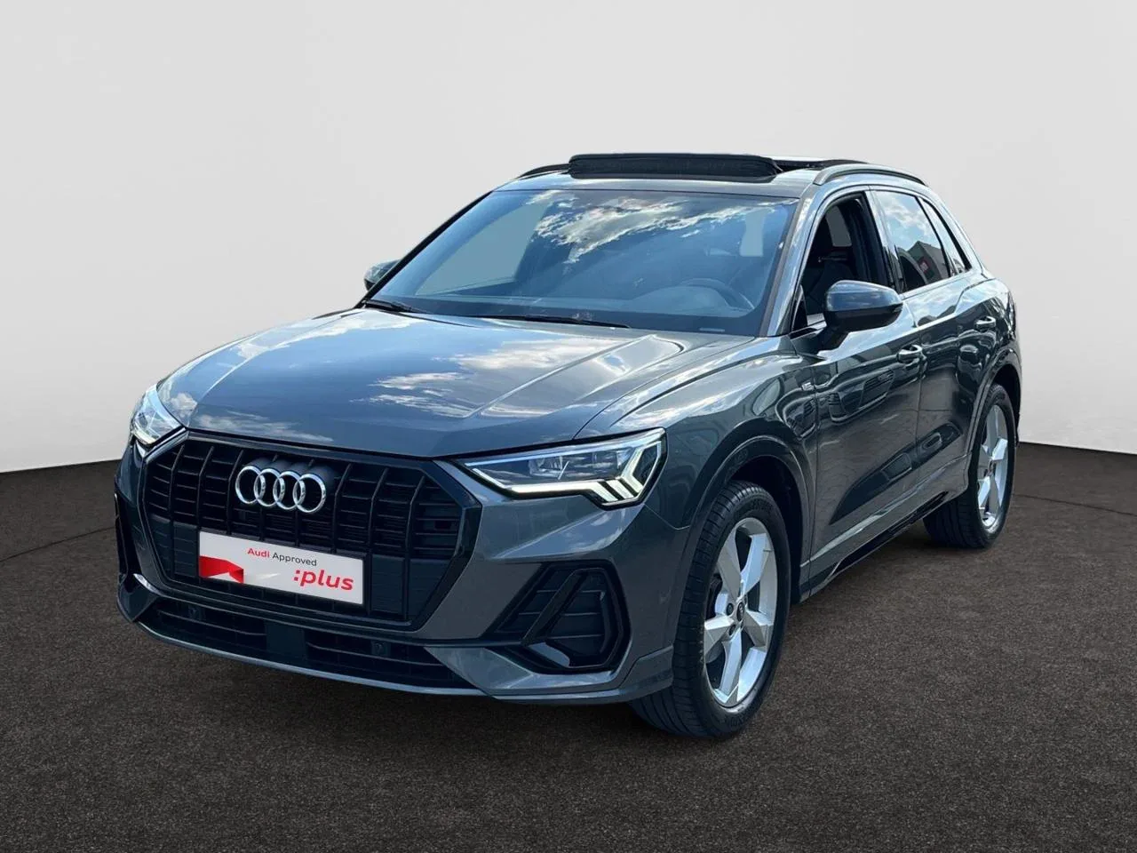 AUDI Q3 S-LINE*AUTOMAAT*150PK*PANODAK*GPS*CARPLAY*CAMERA*FULL LED