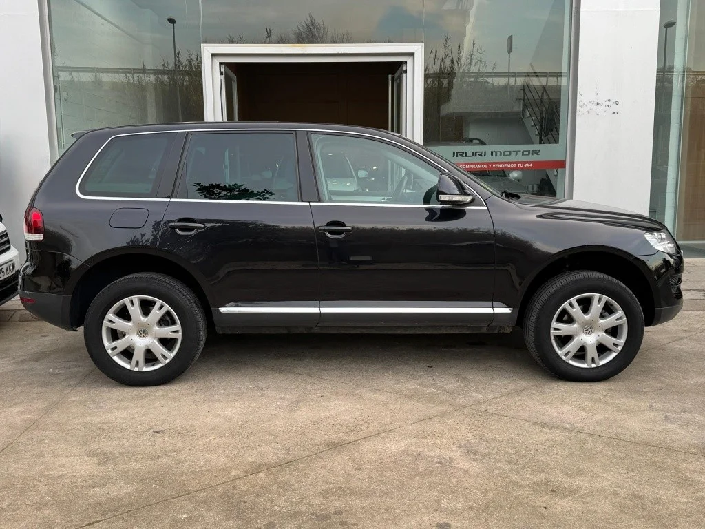VOLKSWAGEN Touareg Touareg 2.5TDI R5 +Motion Tiptronic