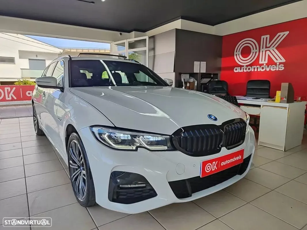 BMW 330 e Pack Desportivo M Auto