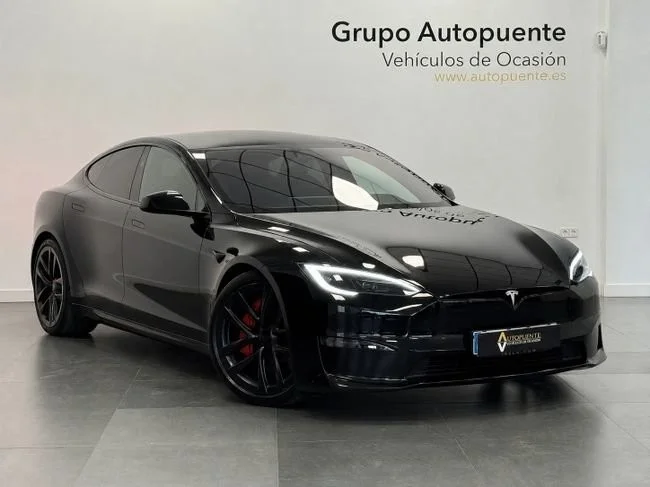 TESLA Model S PLAID