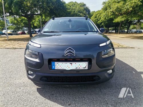 NISSAN Qashqai Q+2 2.0dCi Acenta 4x4
