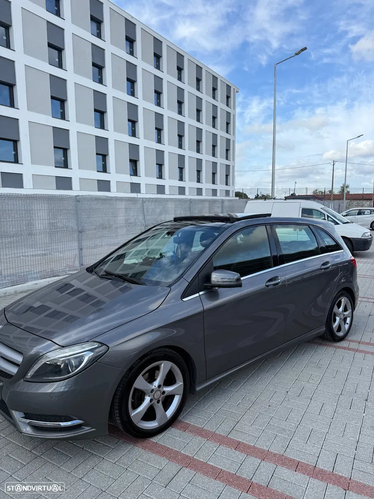 Mercedes-Benz B 180
