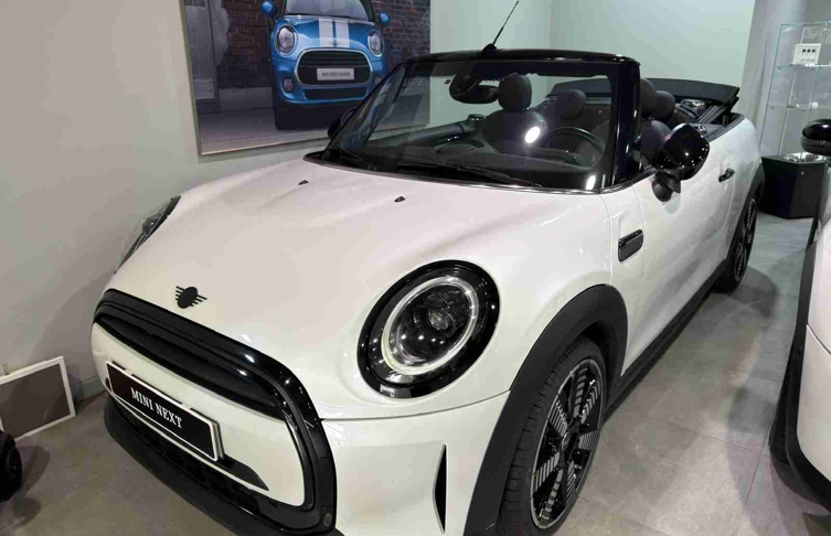 MINI - Mini Cabrio - Mini Cooper Premium P. Classic Auto