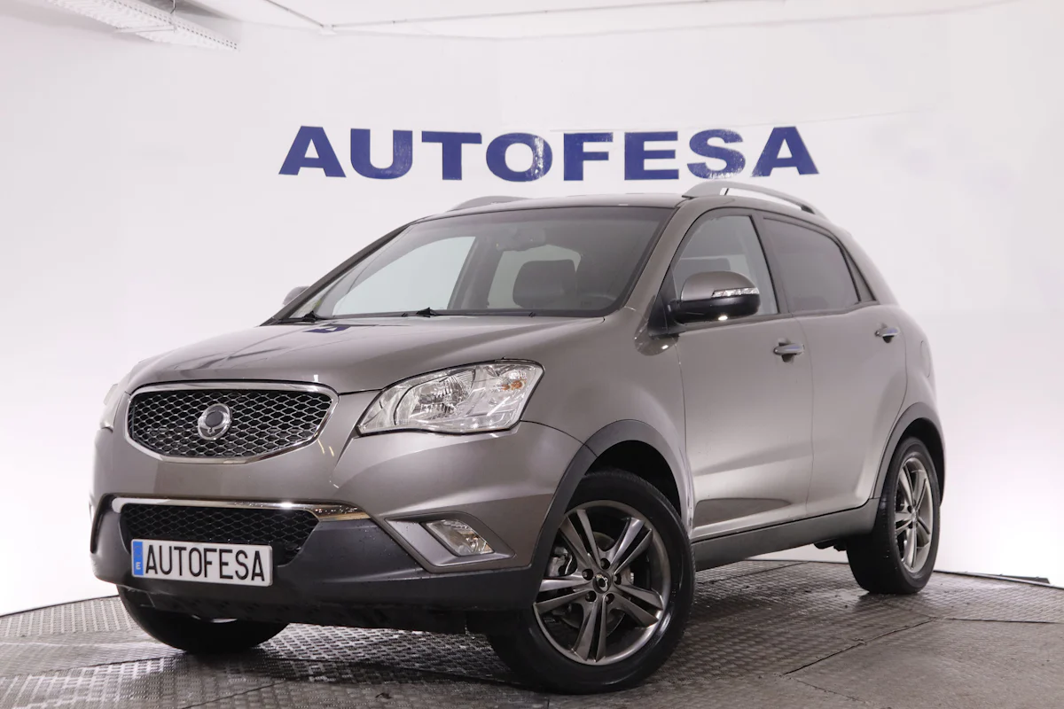 Ssangyong Korando 2.0 D20T LIMITED 4X2 175CV 5P # CUERO, PARKTRONIC