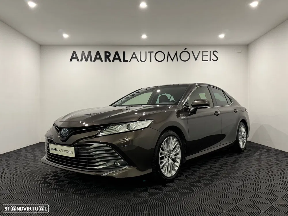 Toyota Camry 2.5 Hybrid Luxury