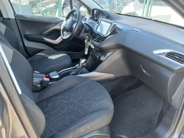 Peugeot 2008 2015 1.2 PureTech Style