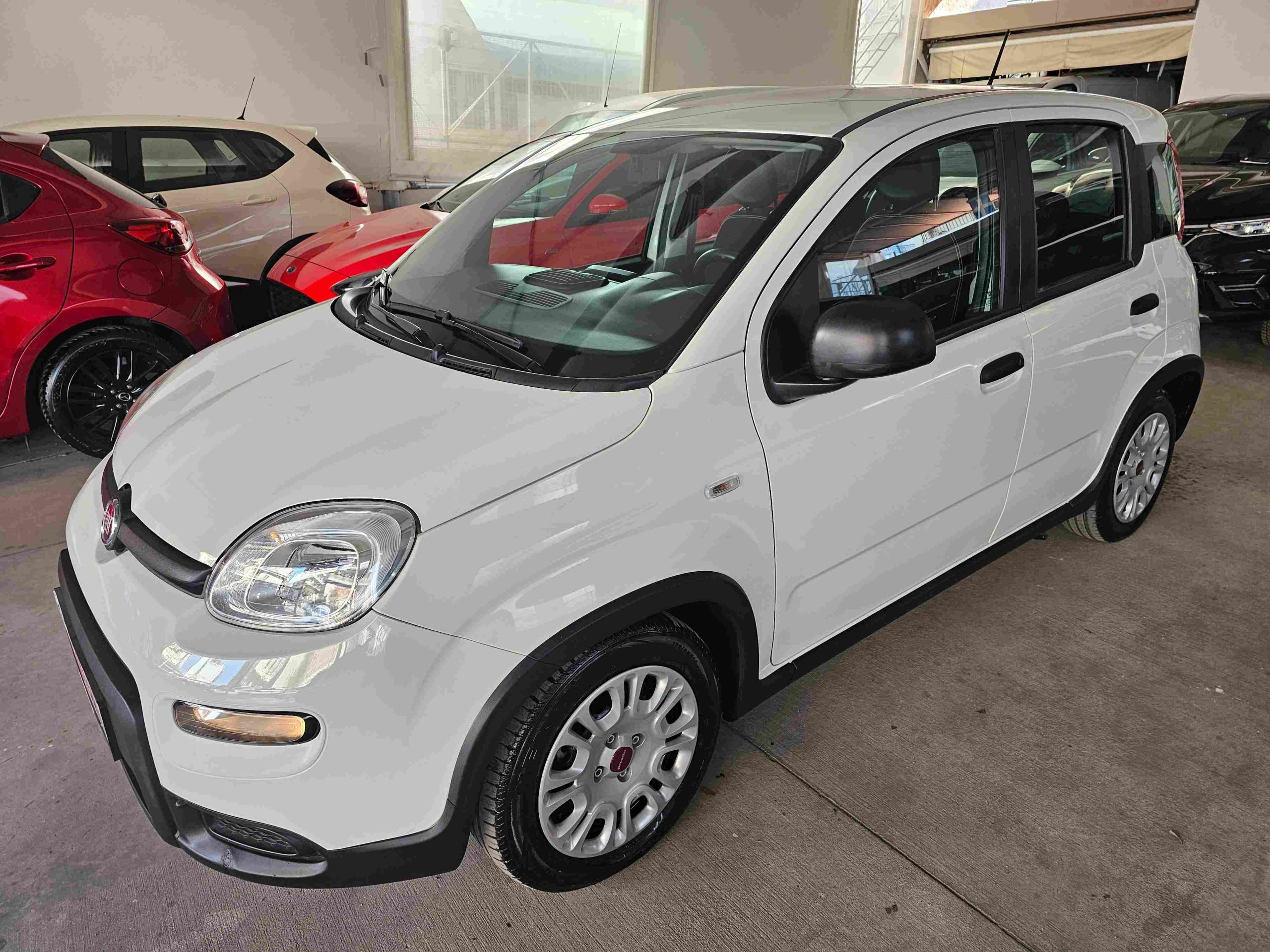 Fiat Panda '23 - 1.0 Υβριδικό βενζίνη 70hp - Παραδίδεται με service και γενικό έλεγχο αντιπροσωπείας Fiat