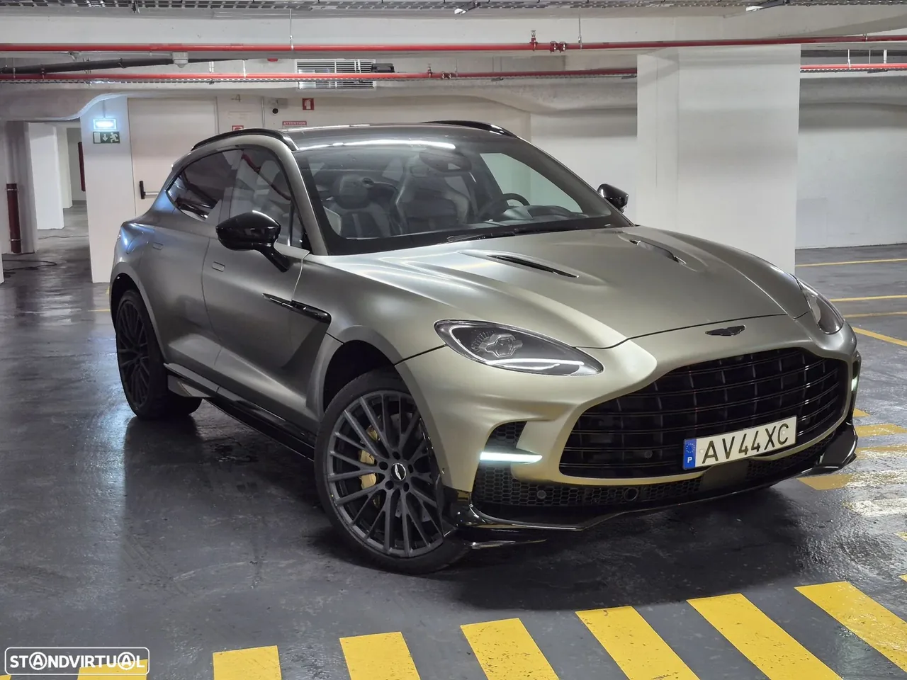 Aston Martin DBX 707